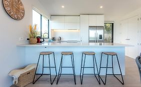 Luna Cottage. Stunning Ocean Views On Waiheke